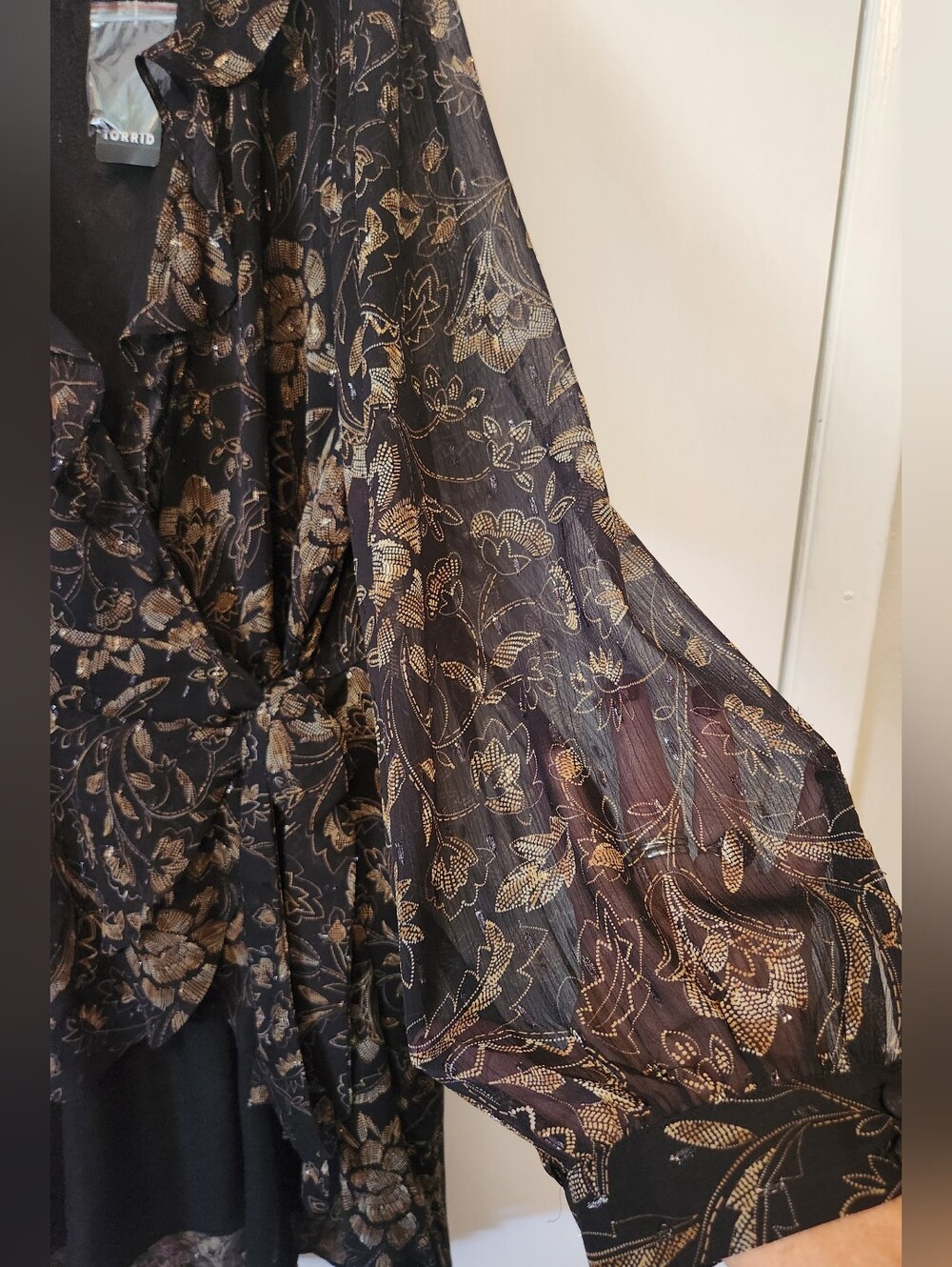 Torrid Black & Gold Sparkly Floral Long-Sleeve Chiffon Blouse Long Size 3x NWT - Picture 8 of 10